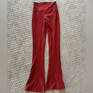 Women’s Lululemon flare leggings rust color size 4